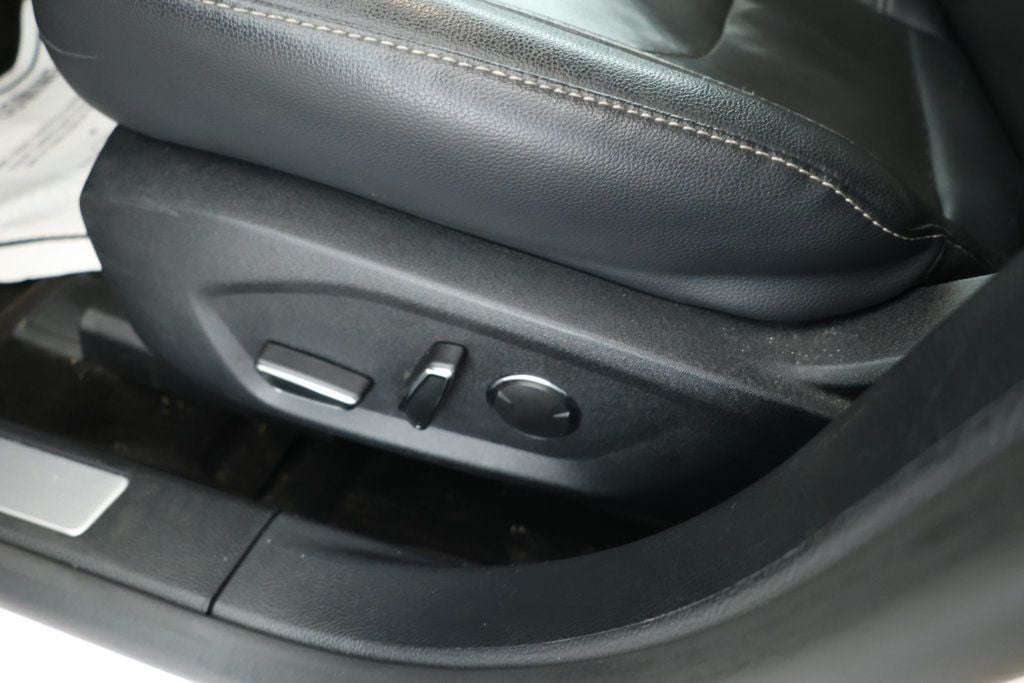 2020 Ford Fusion Titanium Plug-In Hybrid photo 10