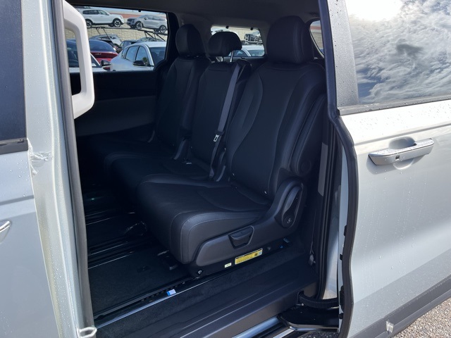 2026 Kia Carnival EX photo 15