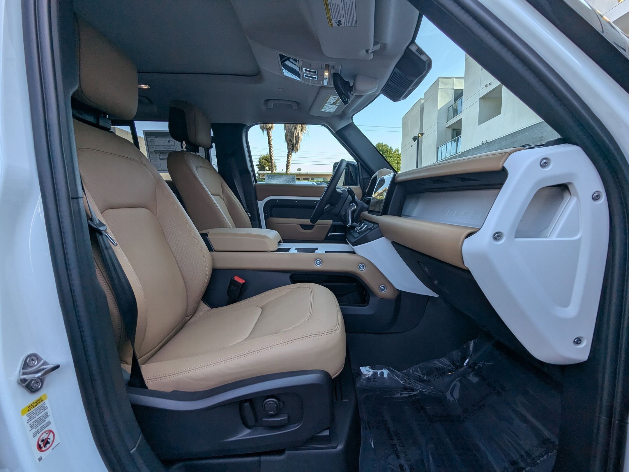 2025 Land Rover Defender 110 X-Dynamic SE photo 17