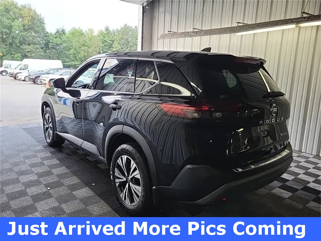 2021 Nissan Rogue SV photo 2
