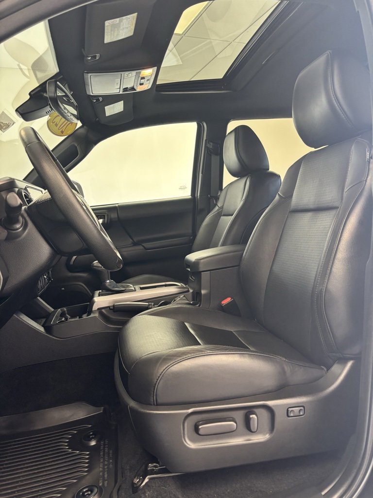 2023 Toyota Tacoma Limited photo 3