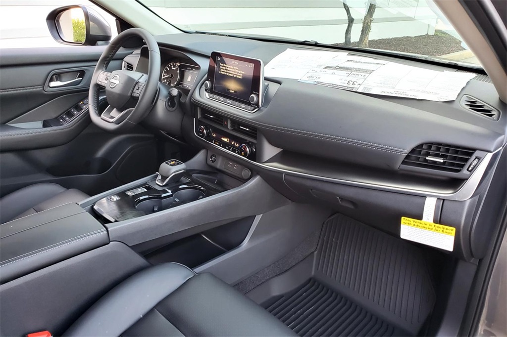 2025 Nissan Rogue SV photo 12