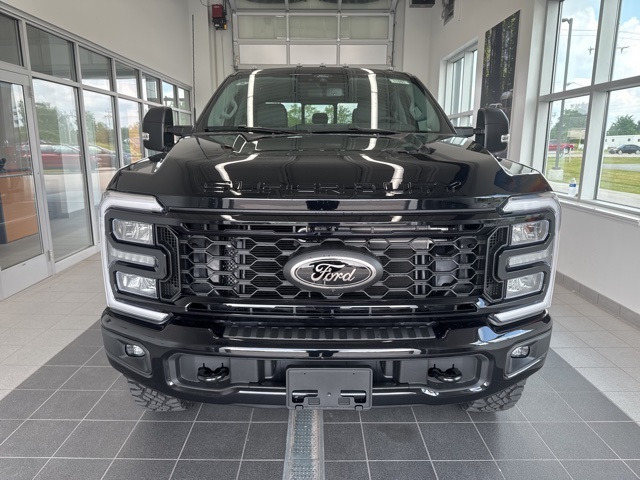 2025 Ford F-350 XLT photo 2