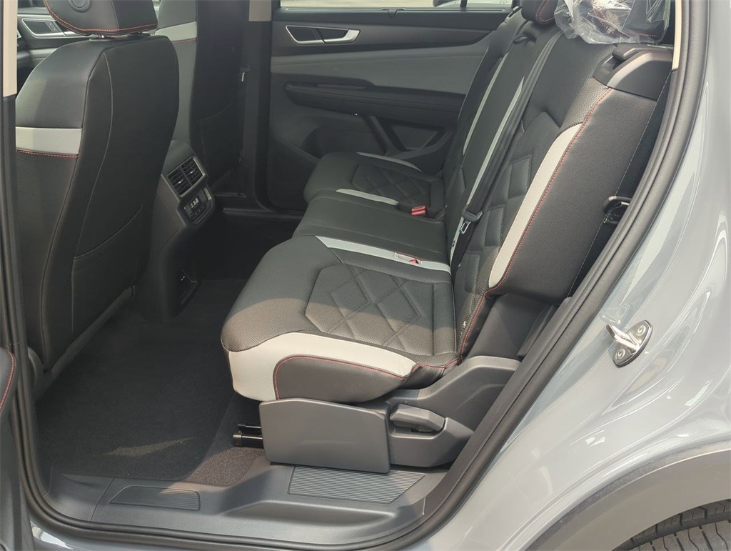 2025 Volkswagen Atlas Peak Edition SE photo 20