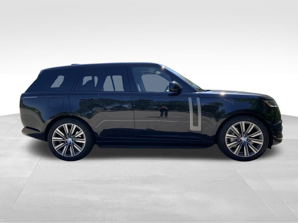 2023 Land Rover Range Rover SE photo 2