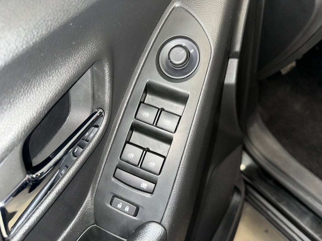 2022 Chevrolet Trax LS photo 4
