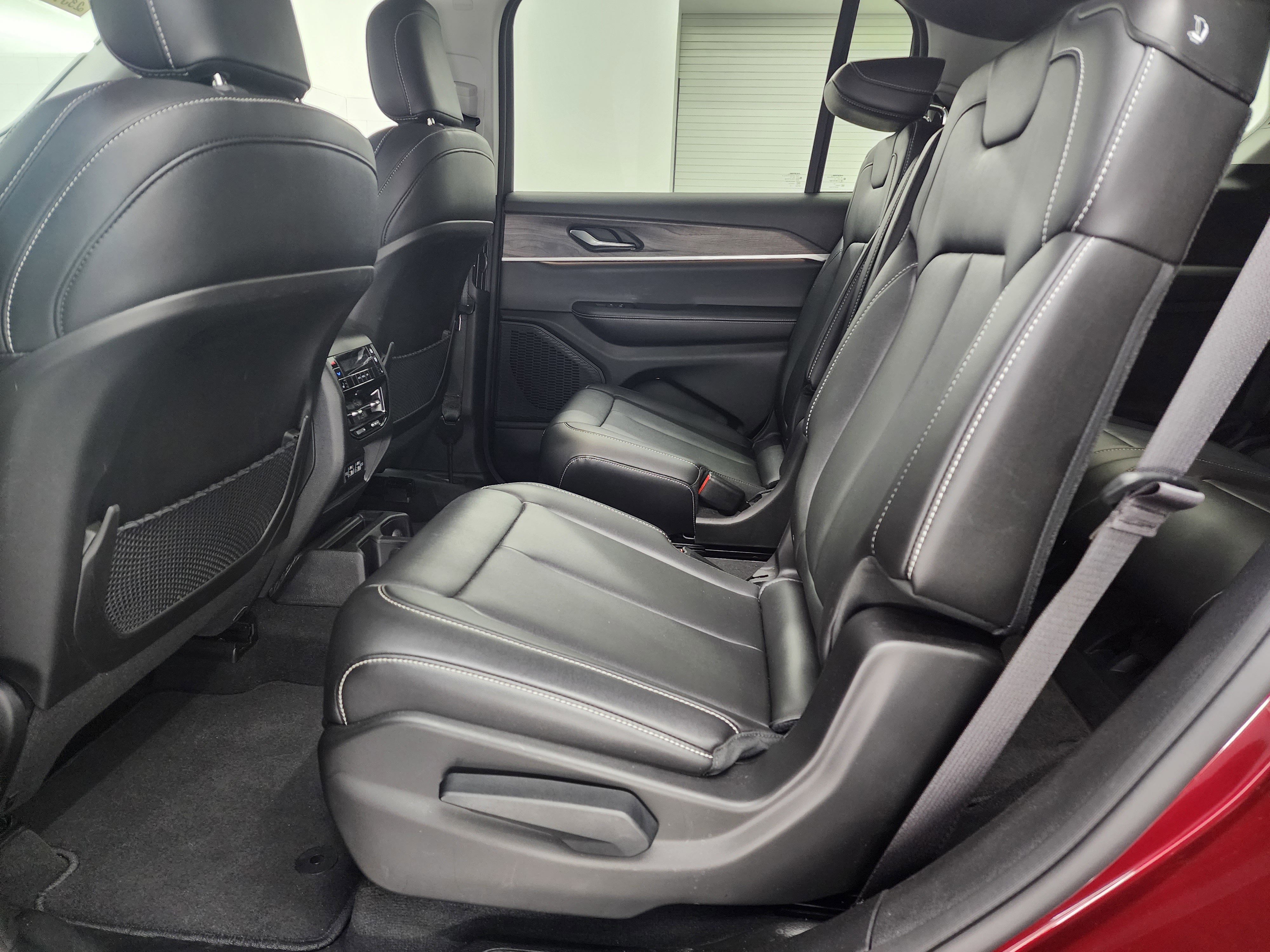 2023 Jeep Grand Cherokee Limited photo 2