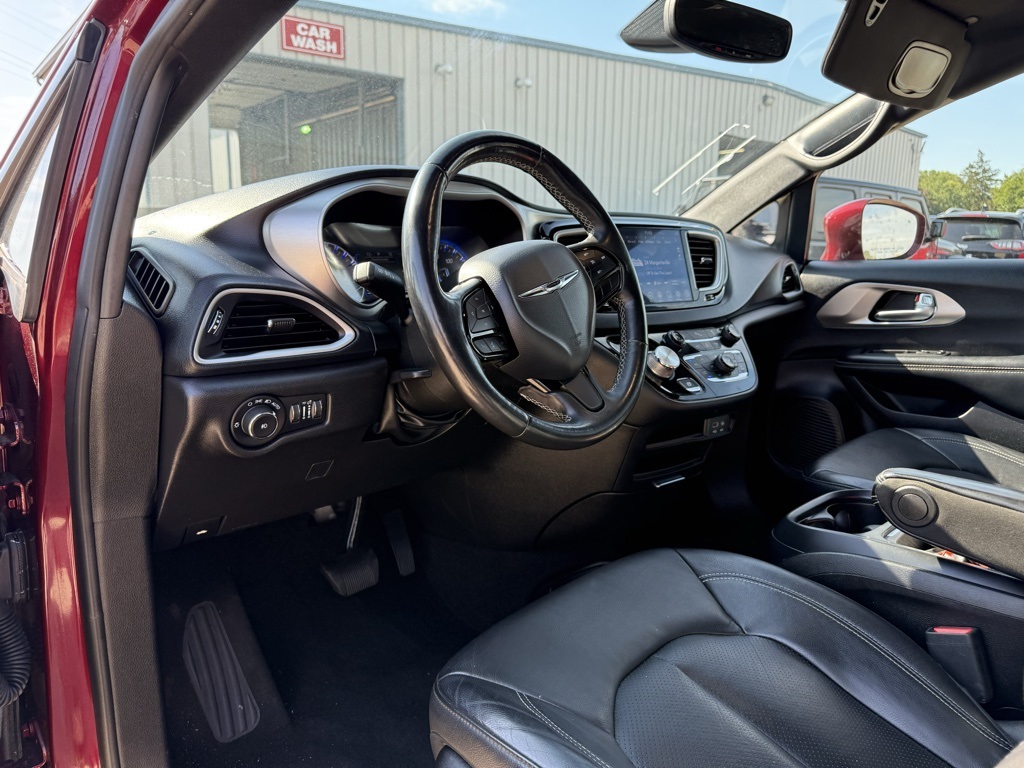 2020 Chrysler Pacifica Touring L photo 9