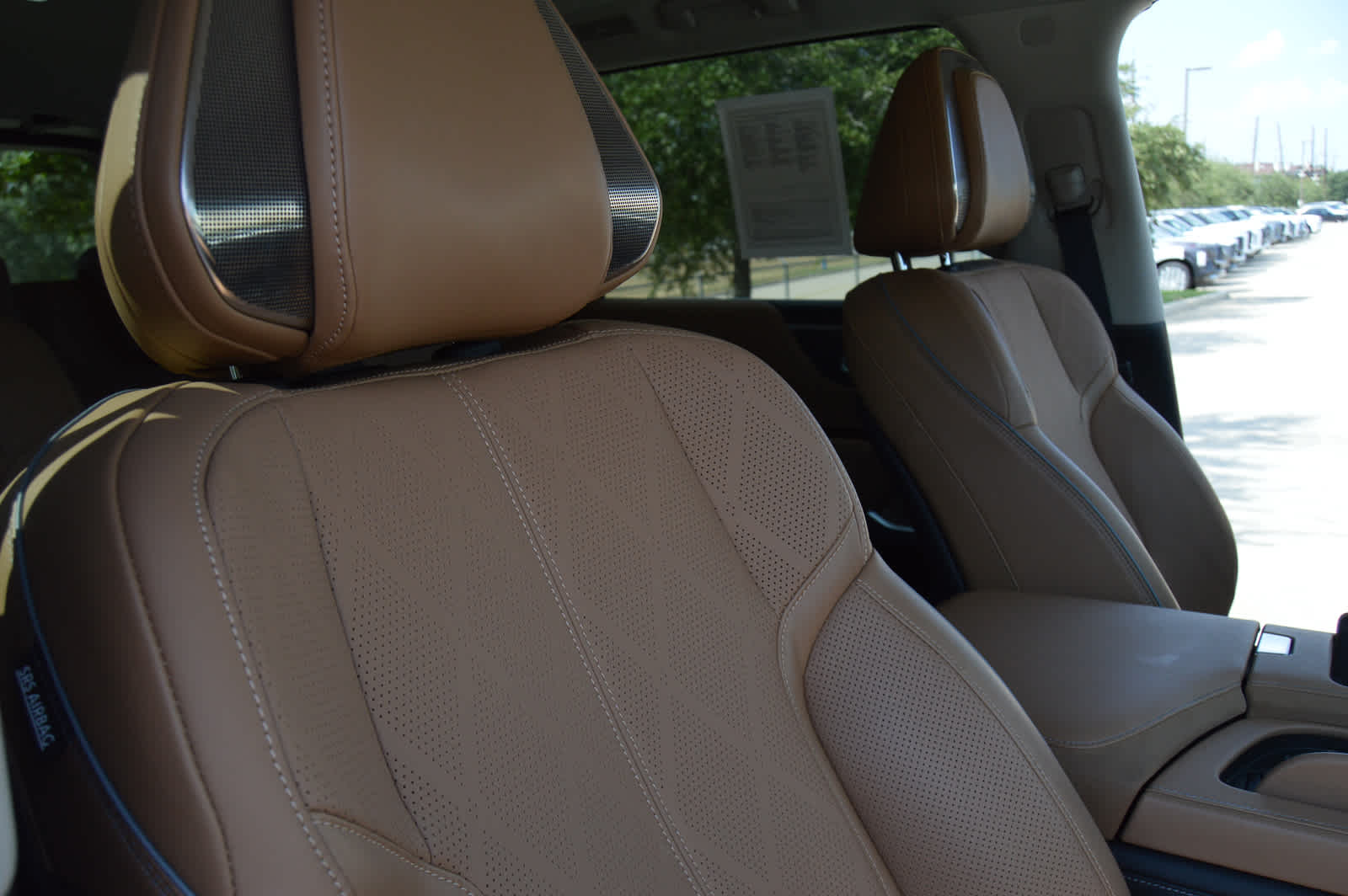 2025 Infiniti QX80 Sensory photo 24