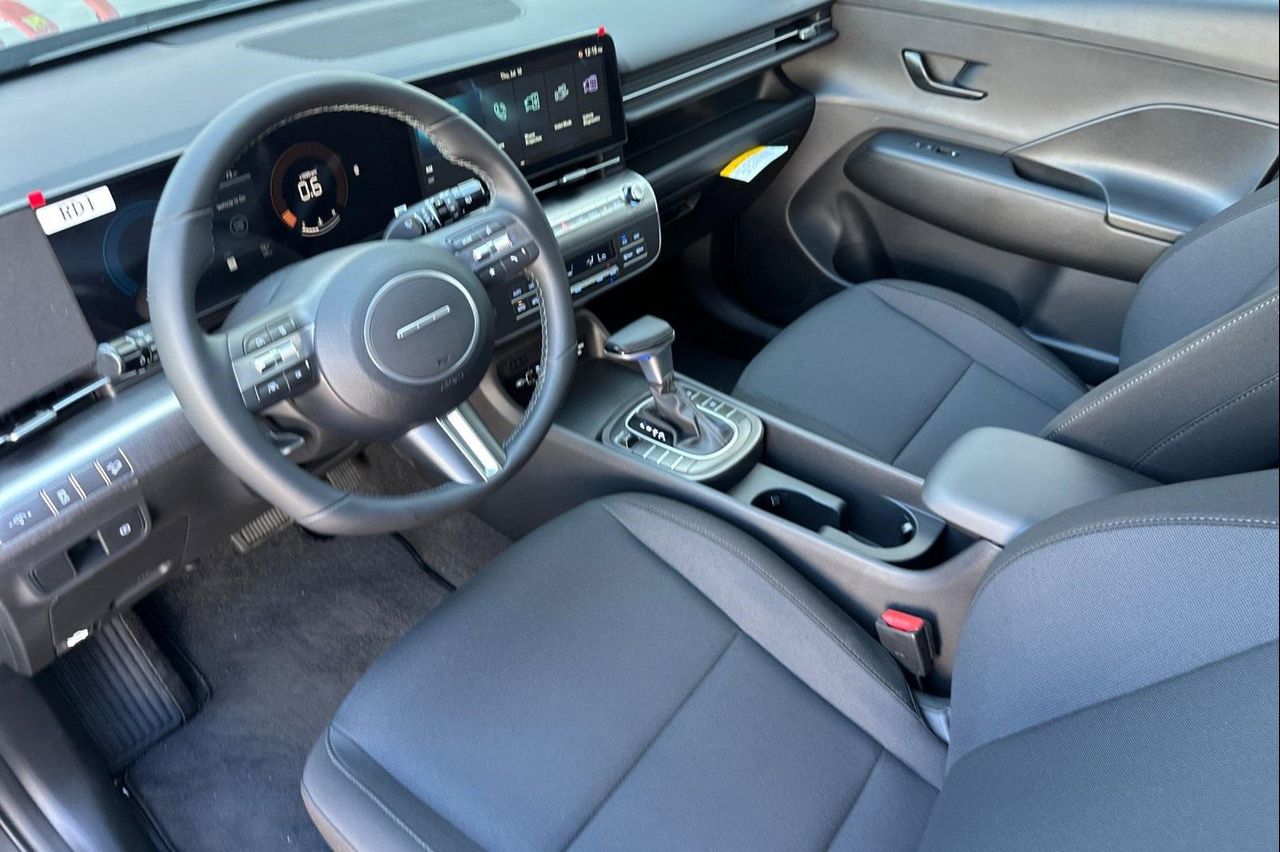 2025 Hyundai Kona SEL photo 10