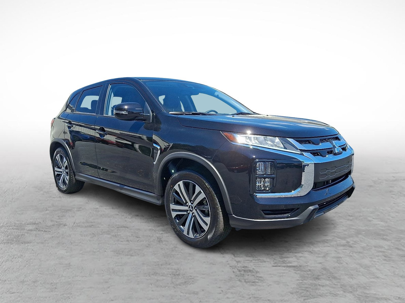 2025 Mitsubishi Outlander Sport SE's photo