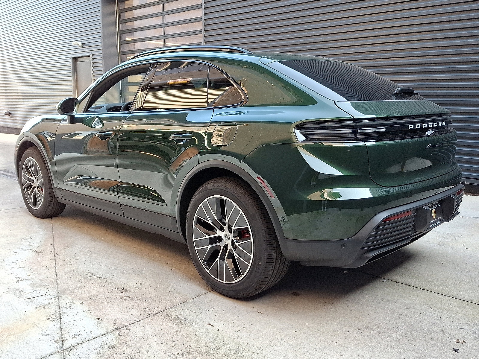 2025 Porsche Macan Electric photo 3