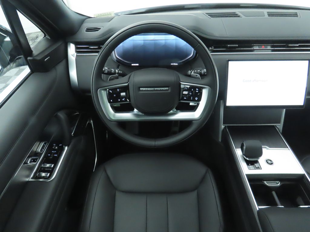 2025 Land Rover Range Rover SE photo 9
