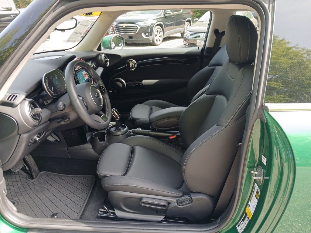 2024 Mini Cooper Hardtop S photo 2