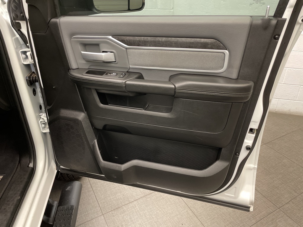 2022 Ram 3500 SLT photo 21