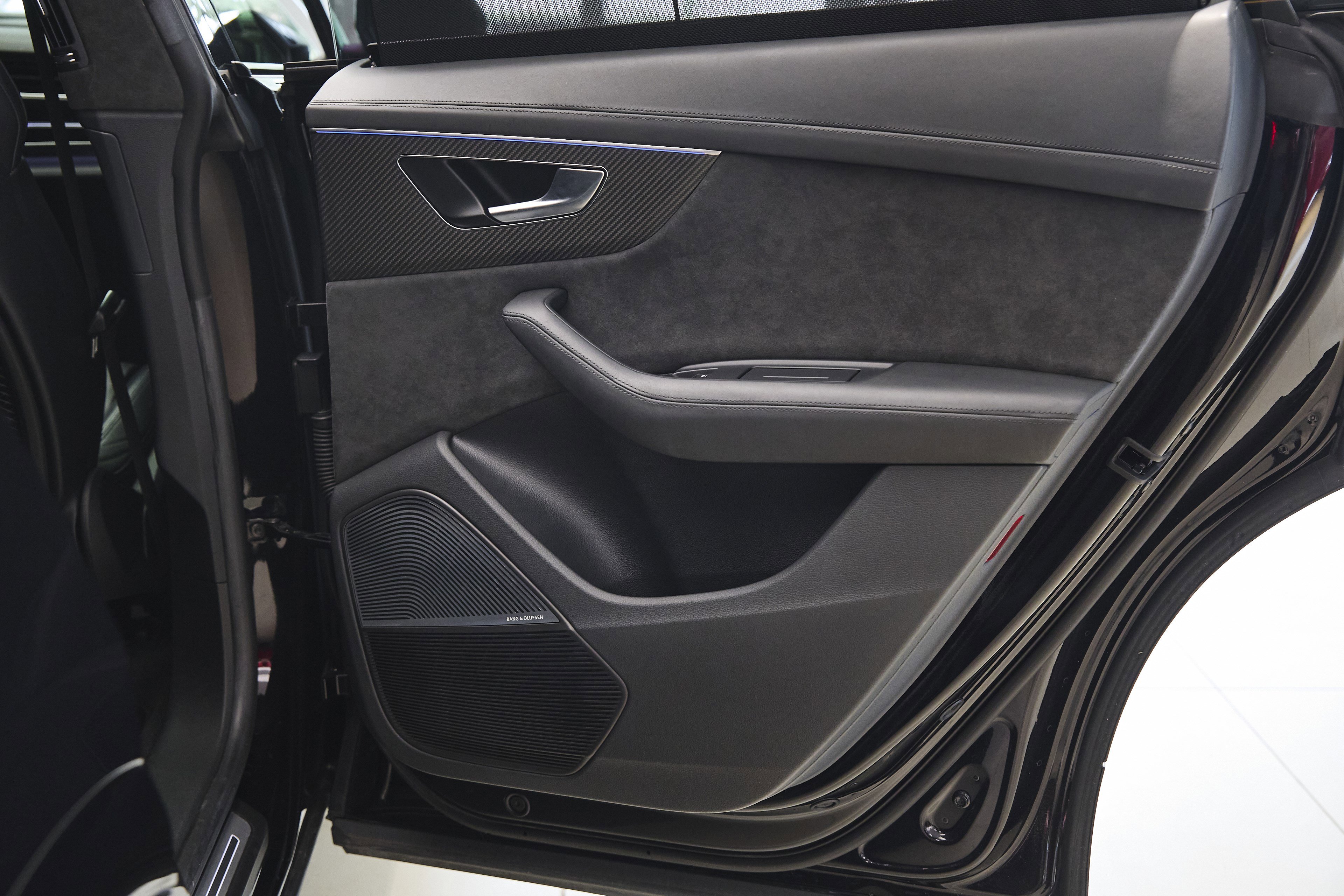 2021 Audi RS Q8 photo 25
