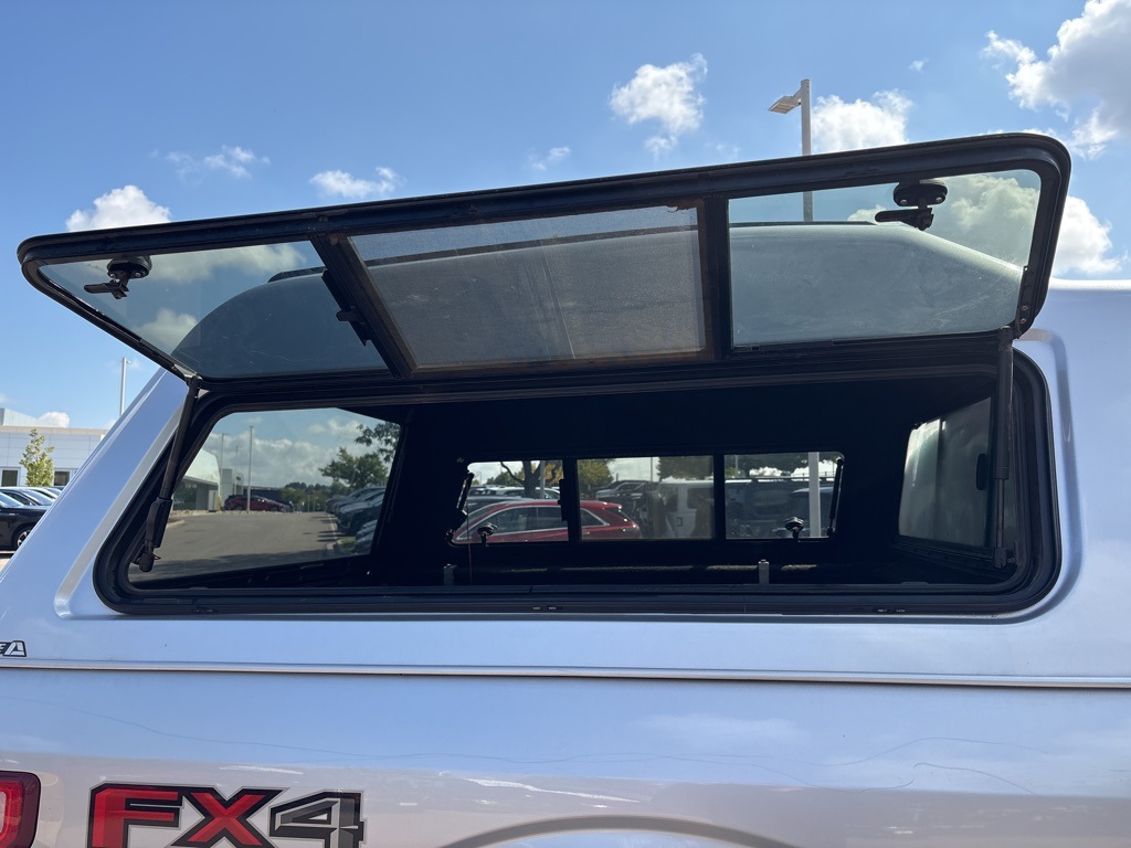 2016 Ford F-150 Platinum photo 18