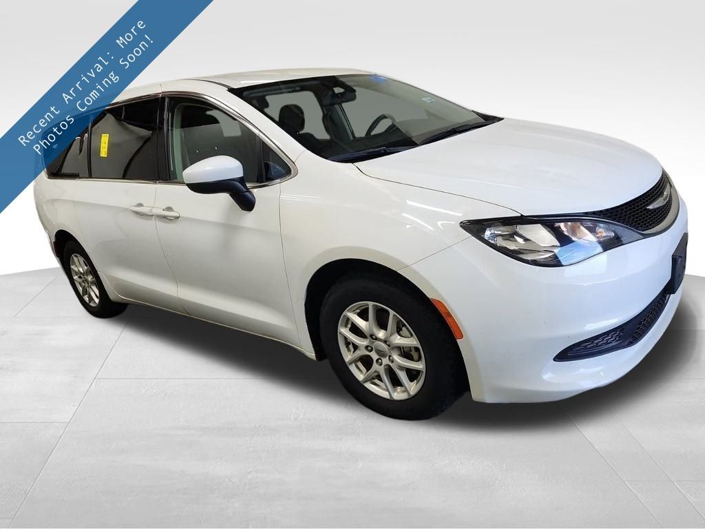 2021 Chrysler Voyager LX's photo