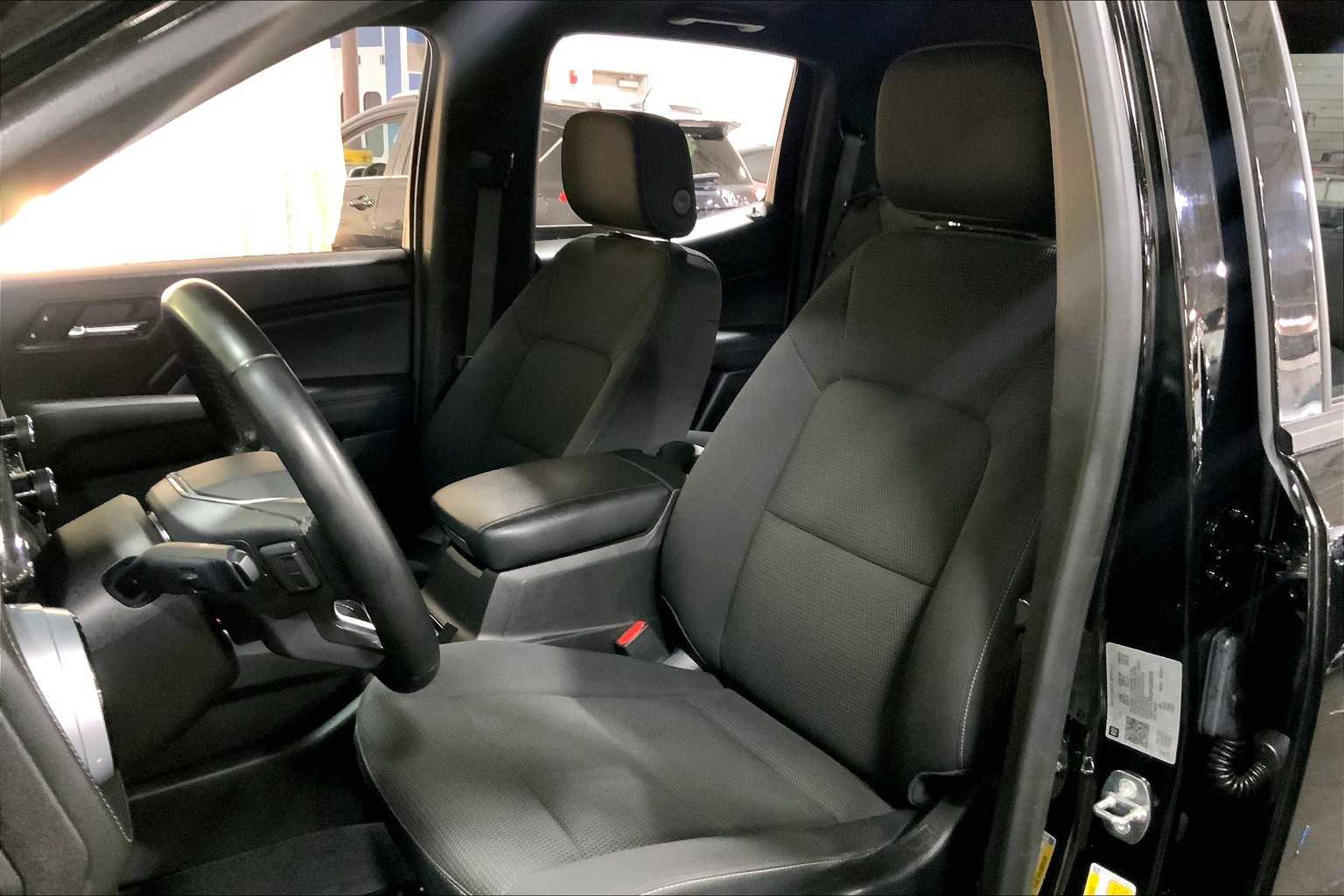 2023 Chevrolet Colorado LT photo 4