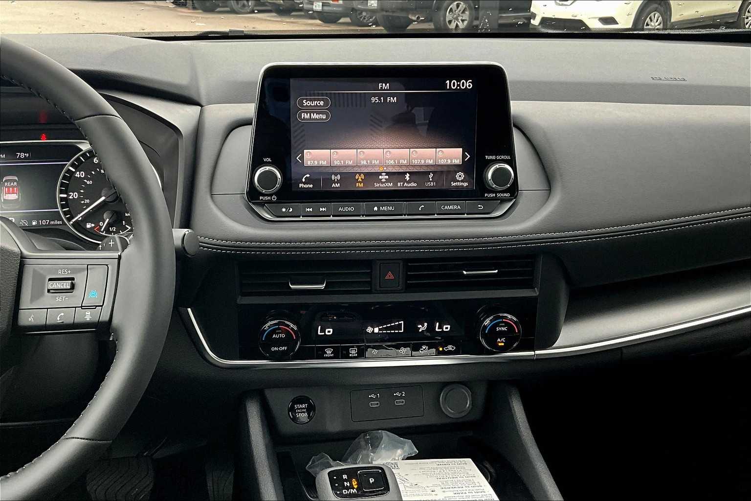2025 Nissan Rogue SV photo 5