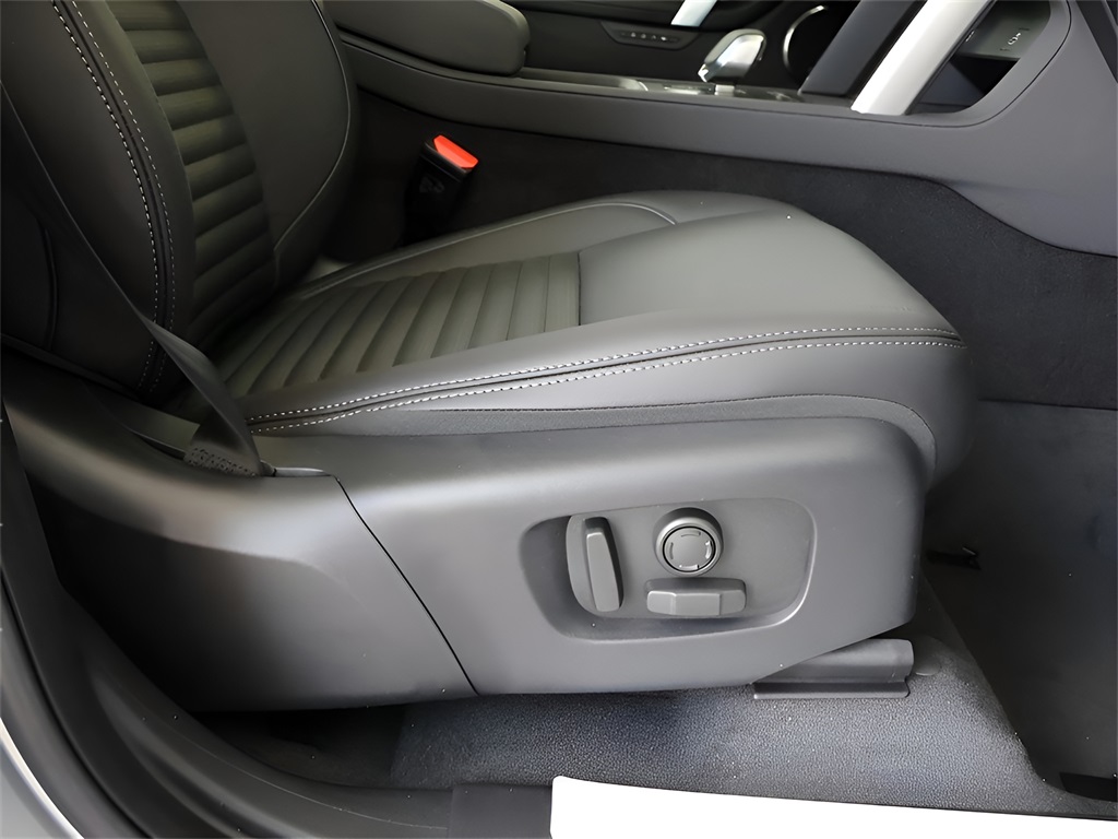 2025 Land Rover Discovery Sport SE photo 12