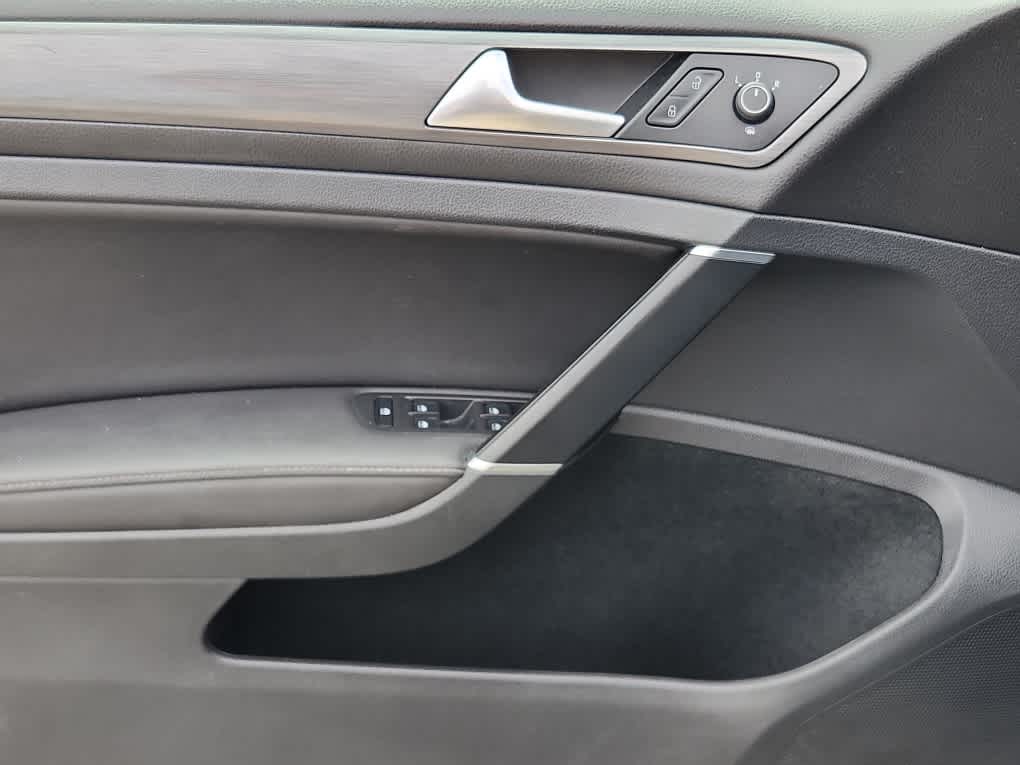2021 Volkswagen Golf TSI photo 9