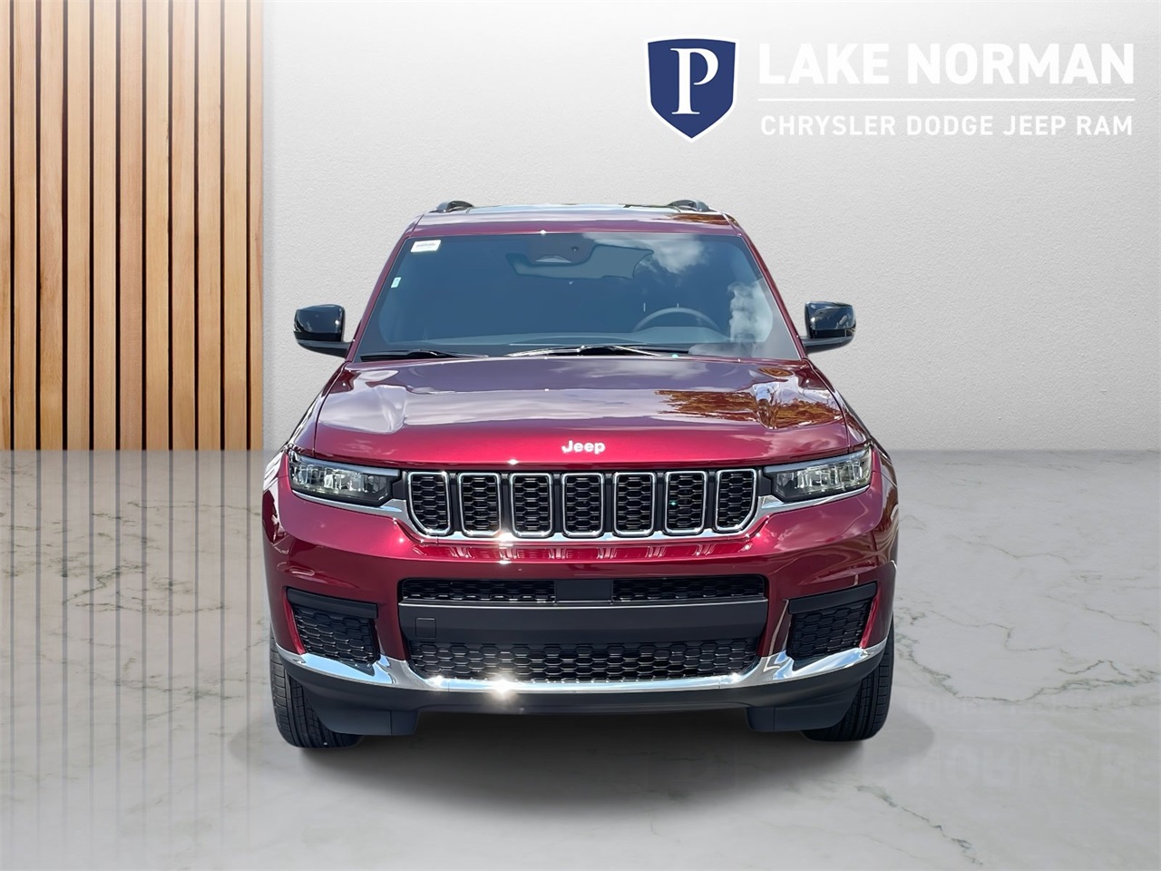 2025 Jeep Grand Cherokee Laredo photo 3