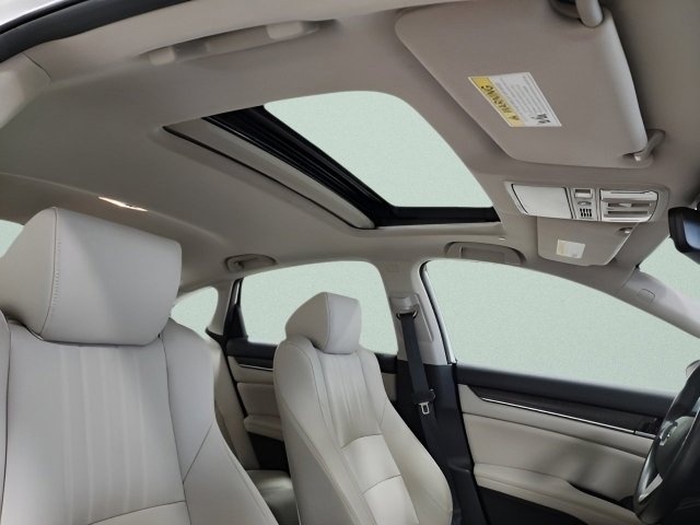 2019 Honda Accord Hybrid Touring photo 4