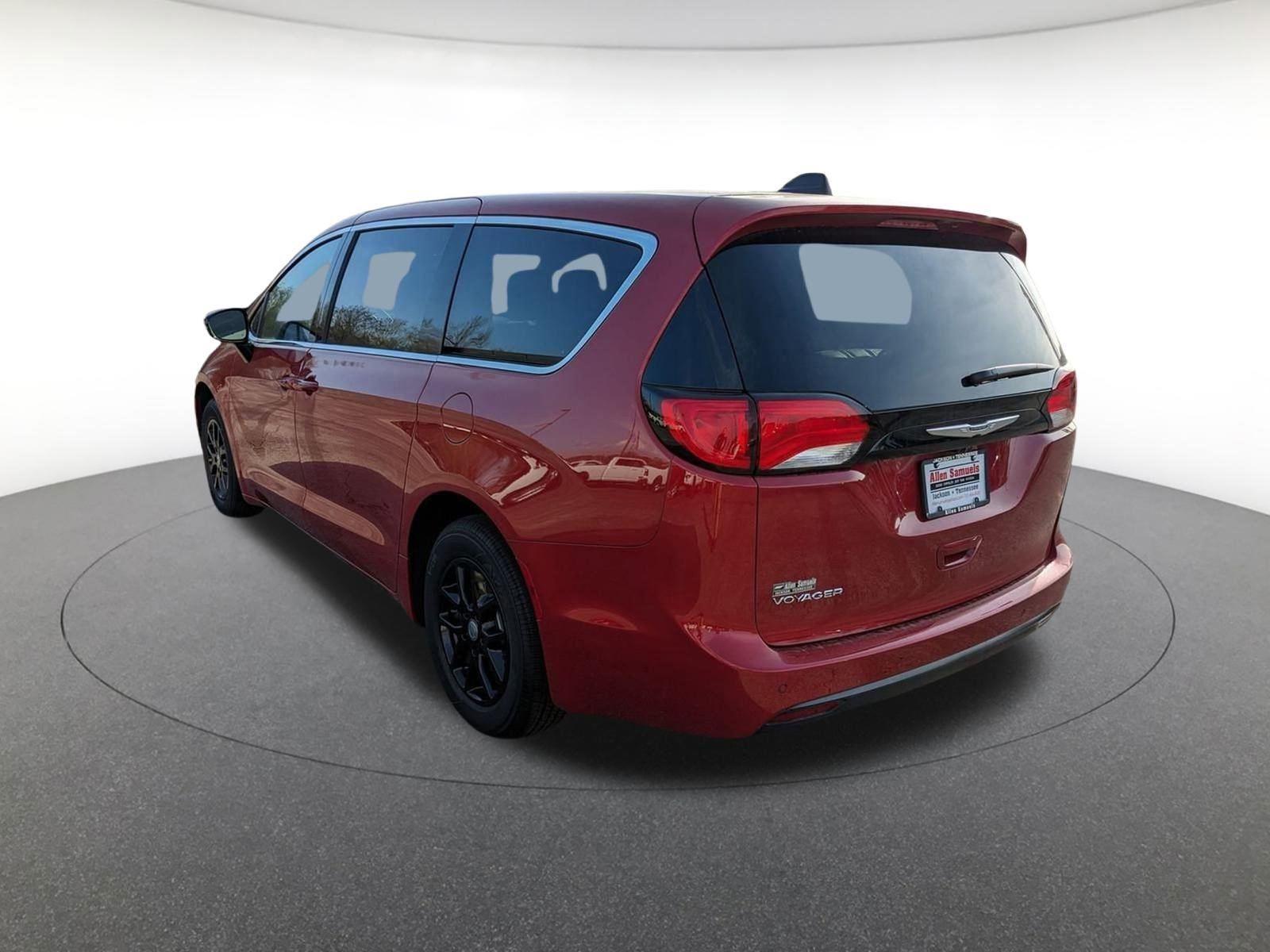 2025 Chrysler Voyager LX photo 6