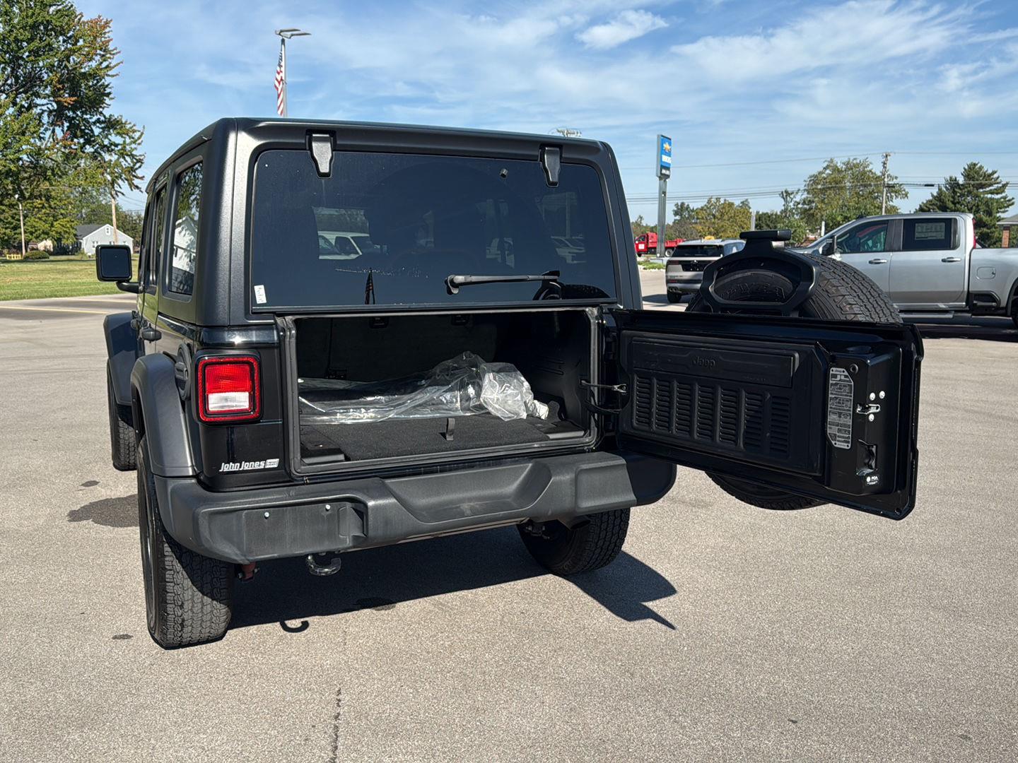 2022 Jeep Wrangler Unlimited Willys Sport photo 10