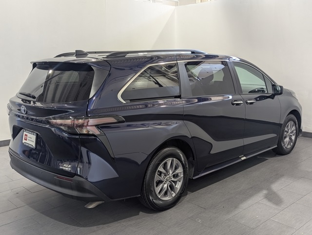 2024 Toyota Sienna XLE photo 4