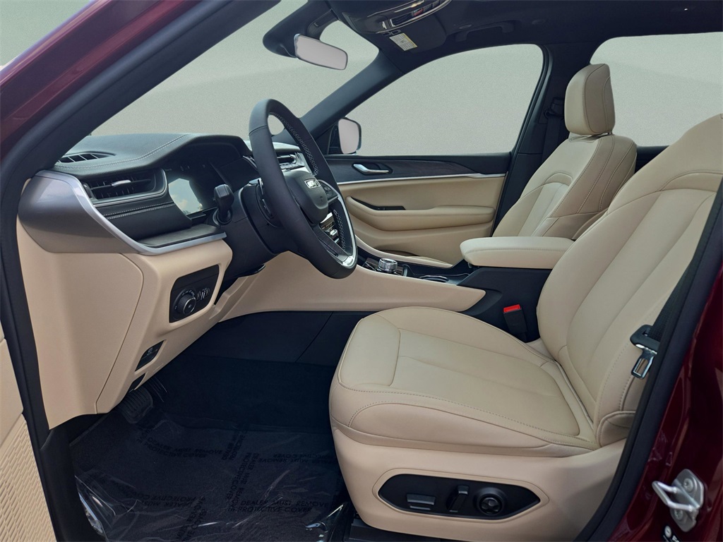 2025 Jeep Grand Cherokee Limited photo 14