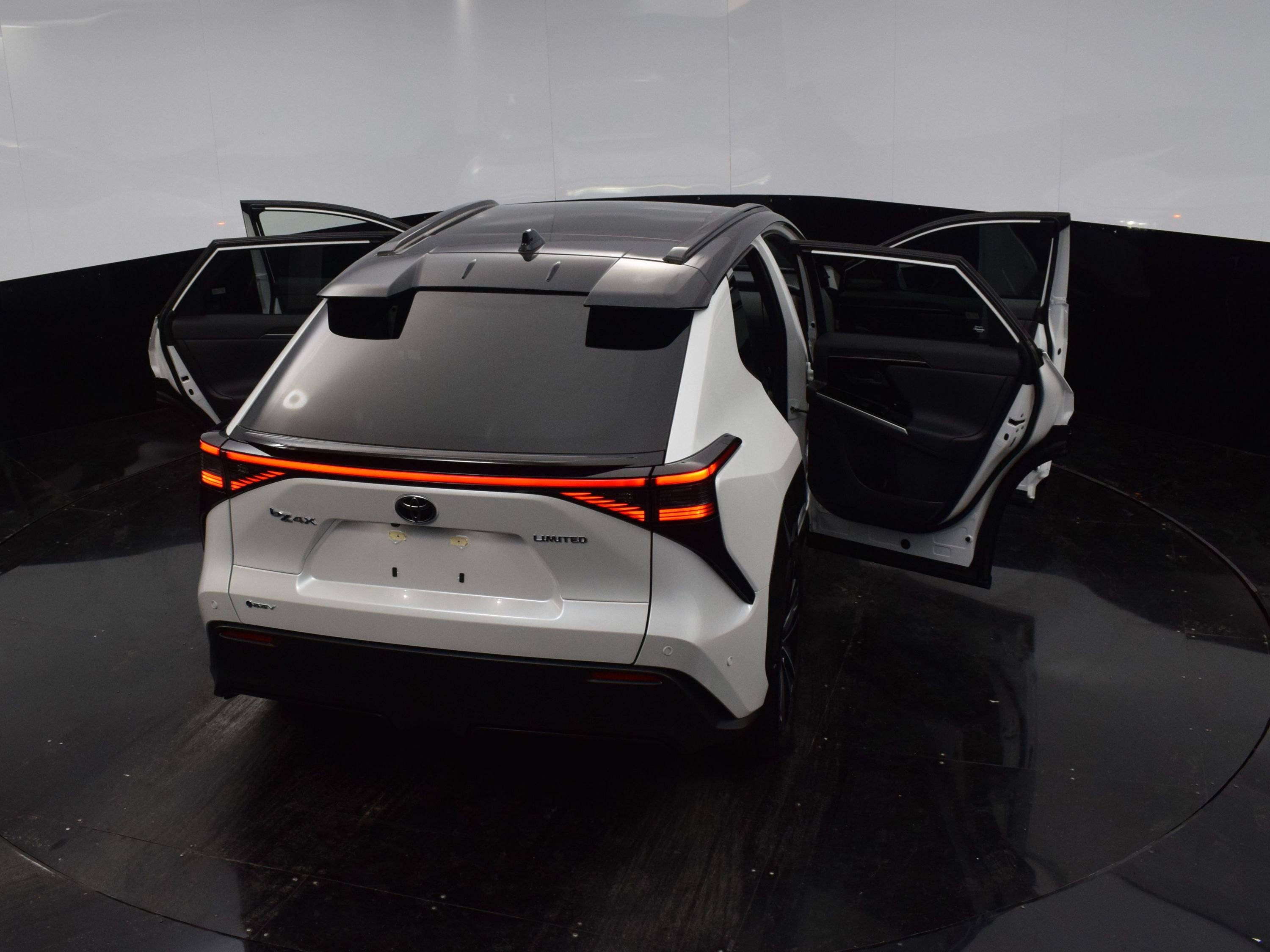 2024 Toyota bZ4X XLE photo 36