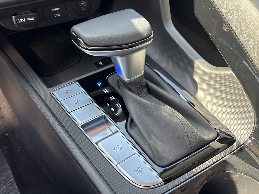 2025 Hyundai Elantra Limited photo 17