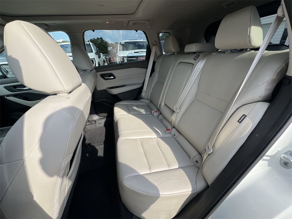 2022 Nissan Rogue SV photo 23