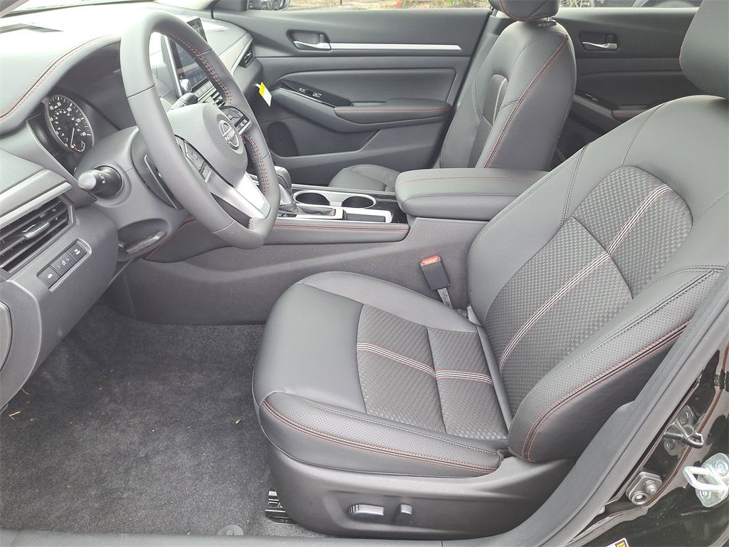 2025 Nissan Altima 2.5 SR photo 19