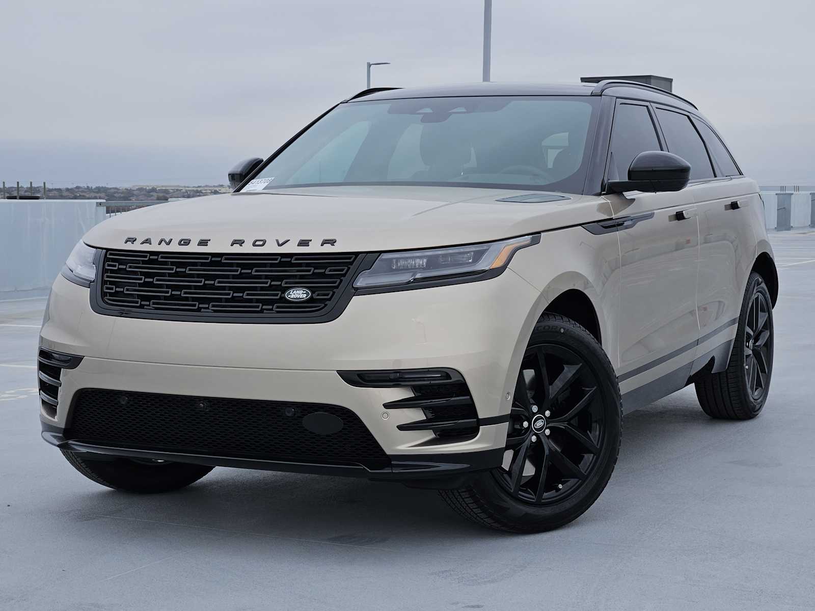 2026 Land Rover Range Rover Velar Dynamic SE