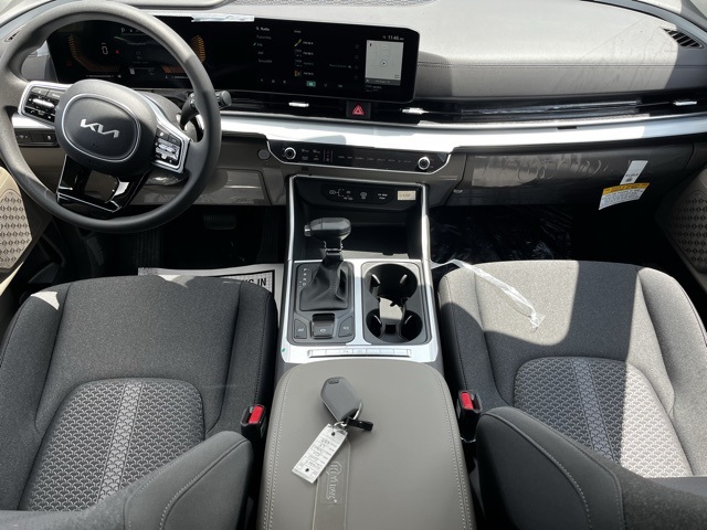 2026 Kia Carnival LX photo 9