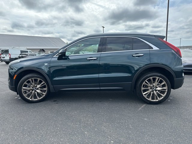 2025 Cadillac XT4 Premium Luxury photo 3