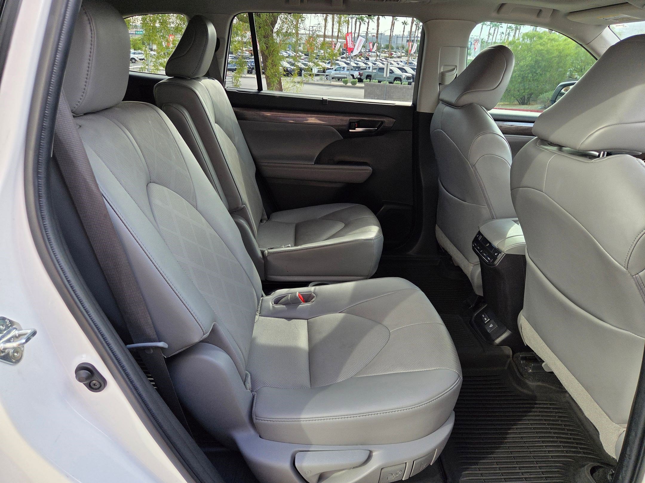 2022 Toyota Highlander Platinum photo 17