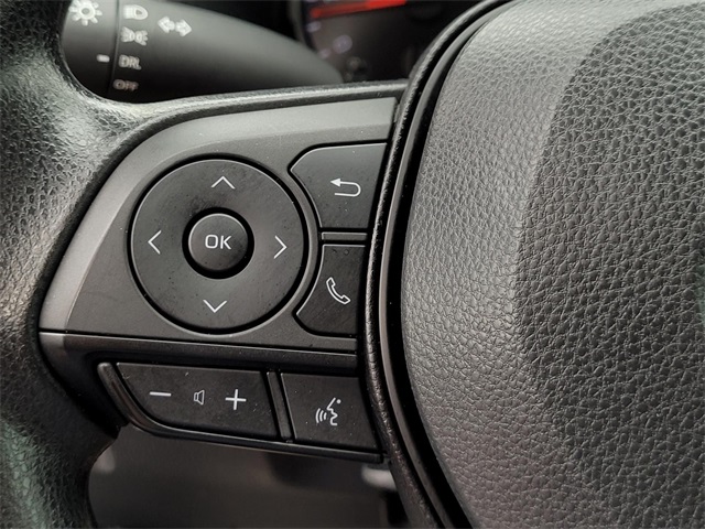 2022 Toyota RAV4 LE photo 10