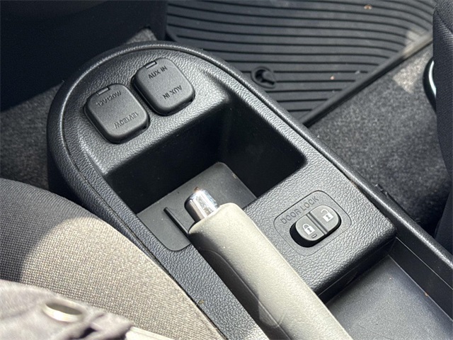 2012 Mazda Mazda2 Sport photo 25