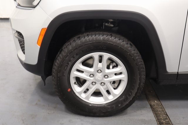 2025 Jeep Grand Cherokee Laredo photo 22