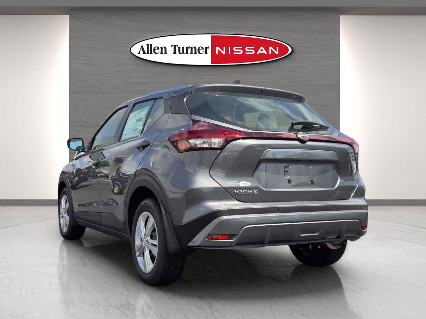2025 Nissan Kicks Play S photo 9