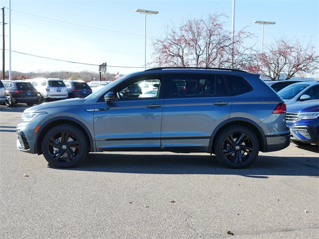2024 Volkswagen Tiguan SE R-Line Black photo 3