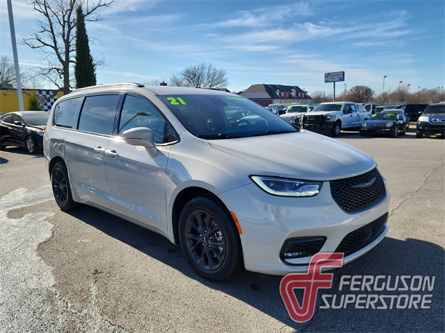 2021 Chrysler Pacifica Touring L's photo