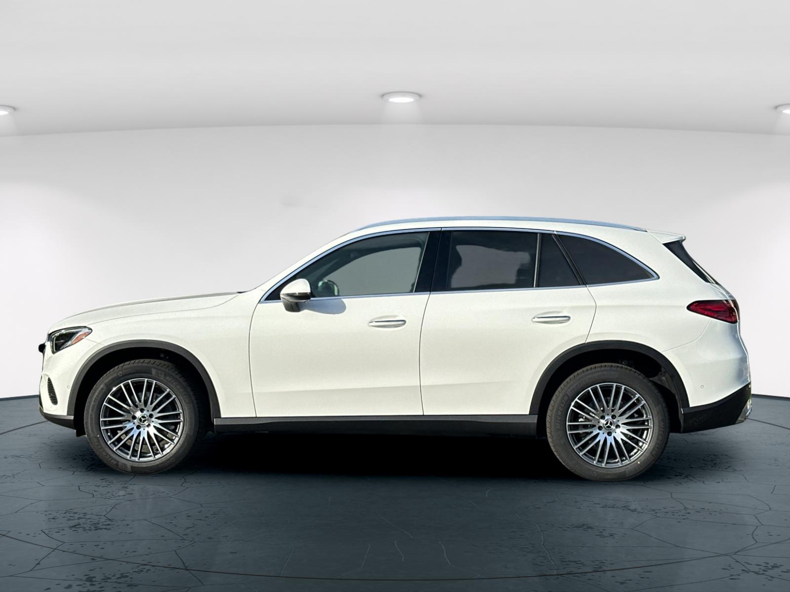2026 Mercedes Benz GLC 300 photo 4