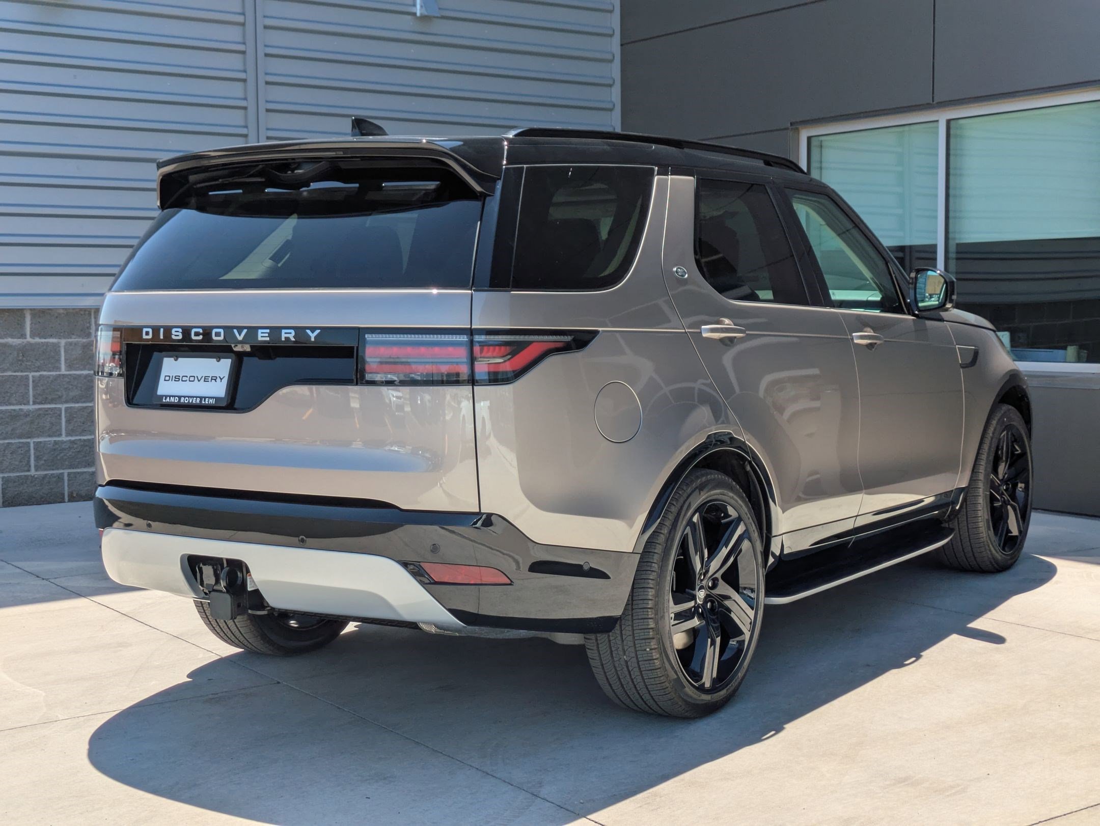 2025 Land Rover Discovery Metropolitan Edition photo 5