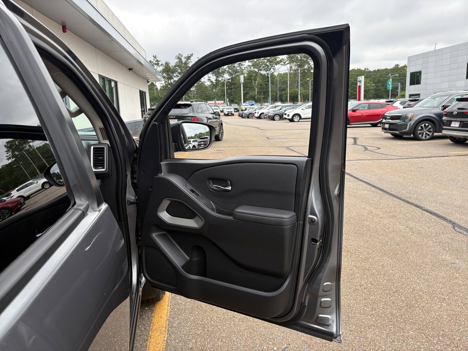 2024 Nissan Frontier SV photo 30