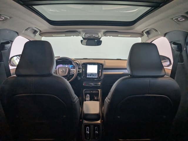 2026 Volvo XC60 B5 Plus photo 28